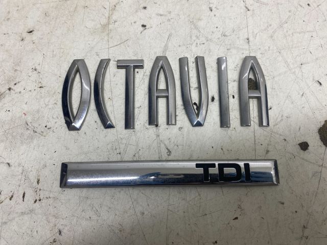 bontott SKODA OCTAVIA II Hátsó Embléma