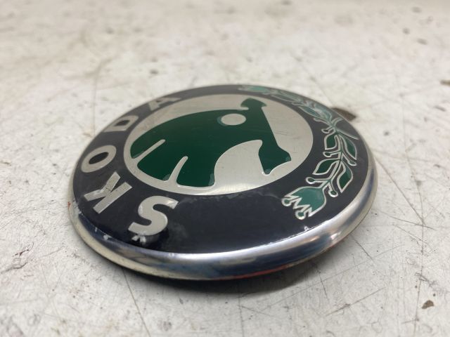 bontott SKODA OCTAVIA II Hátsó Embléma