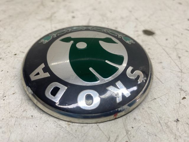 bontott SKODA OCTAVIA II Hátsó Embléma