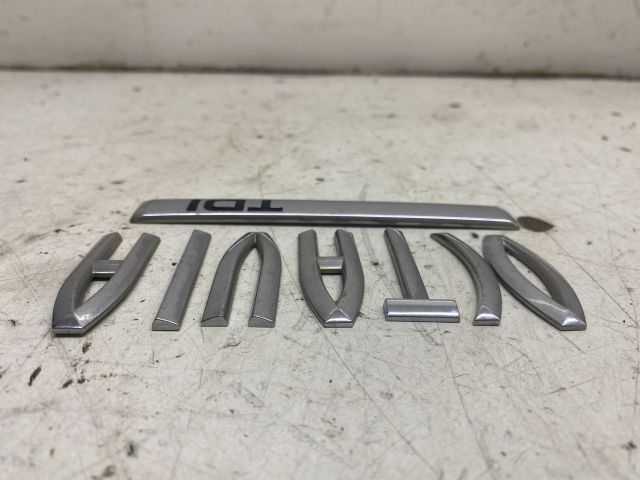 bontott SKODA OCTAVIA II Hátsó Embléma