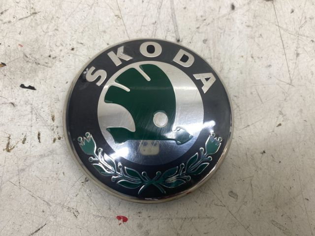 bontott SKODA OCTAVIA II Hátsó Embléma