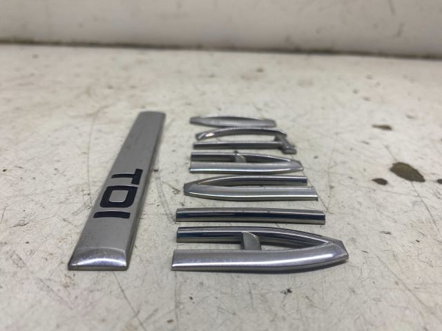 bontott SKODA OCTAVIA II Hátsó Embléma