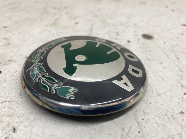 bontott SKODA OCTAVIA II Hátsó Embléma