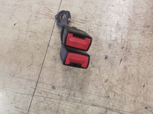 bontott SKODA OCTAVIA II Hátsó középső Biztonsági Öv Csat