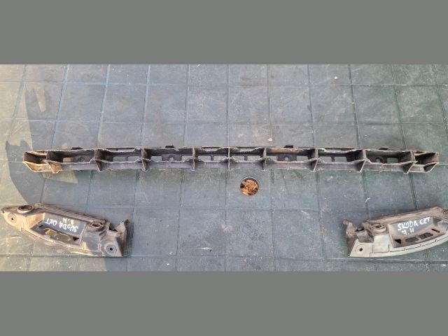 bontott SKODA OCTAVIA II Hátsó középső Lökhárító Tartó (Műanyag)