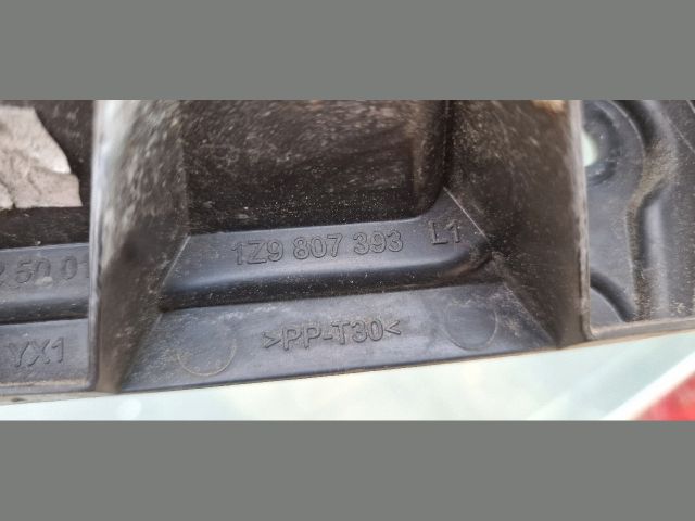 bontott SKODA OCTAVIA II Hátsó középső Lökhárító Tartó (Műanyag)