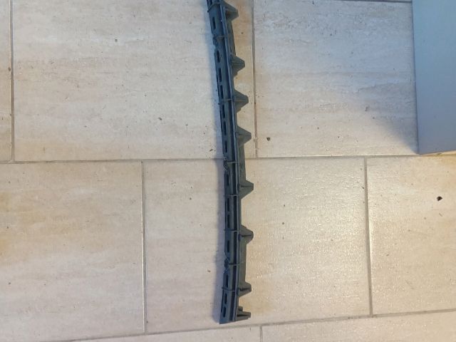 bontott SKODA OCTAVIA II Hátsó középső Lökhárító Tartó (Műanyag)