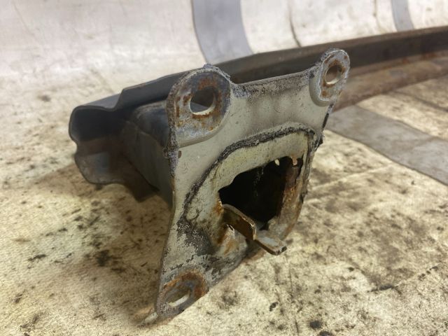 bontott SKODA OCTAVIA II Hátsó Lökhárító Merevítő (Fém)