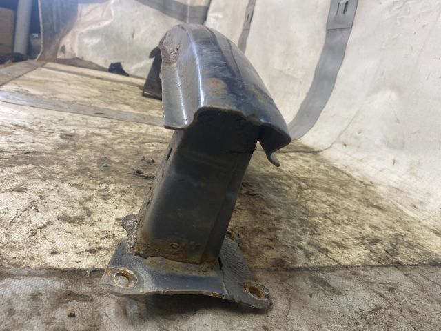 bontott SKODA OCTAVIA II Hátsó Lökhárító Merevítő (Fém)