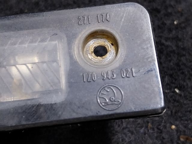 bontott SKODA OCTAVIA II Hátsó Rendszámtábla Világítás