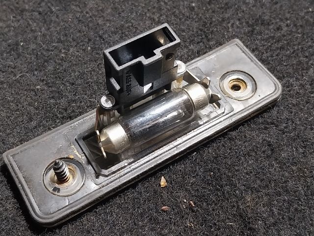 bontott SKODA OCTAVIA II Hátsó Rendszámtábla Világítás