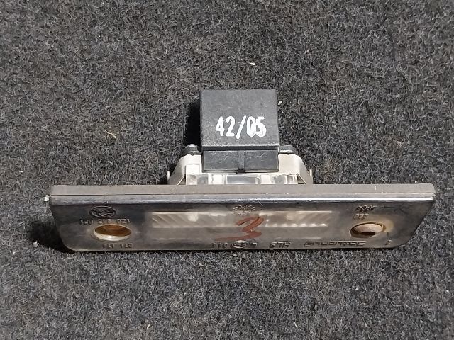 bontott SKODA OCTAVIA II Hátsó Rendszámtábla Világítás