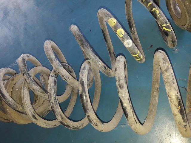 bontott SKODA OCTAVIA II Hátsó Rugó Pár