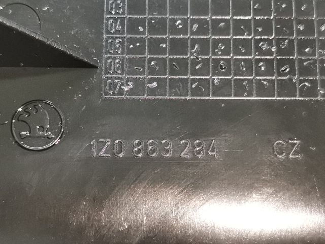 bontott SKODA OCTAVIA II Hátsó Tároló Rekesz