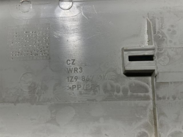 bontott SKODA OCTAVIA II Hátsó Tetőkárpit Takarófedél