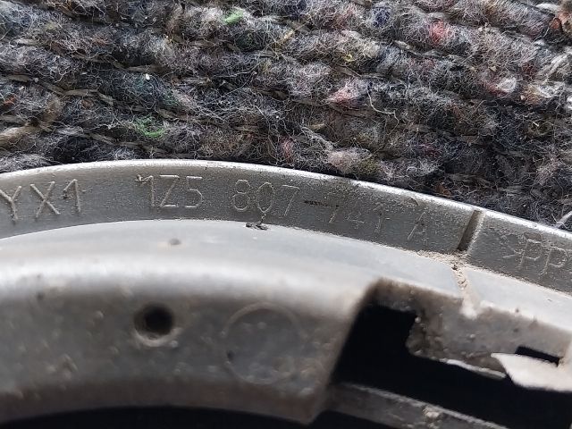 bontott SKODA OCTAVIA II Hátsó Vonószem Burkolat