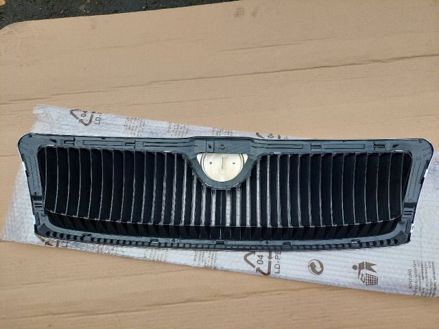 bontott SKODA OCTAVIA II Hűtőrács