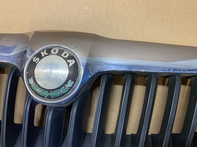 bontott SKODA OCTAVIA II Hűtőrács