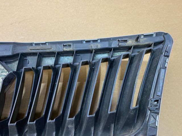 bontott SKODA OCTAVIA II Hűtőrács