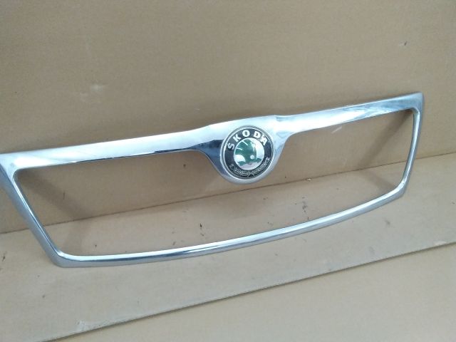 bontott SKODA OCTAVIA II Hűtőrács
