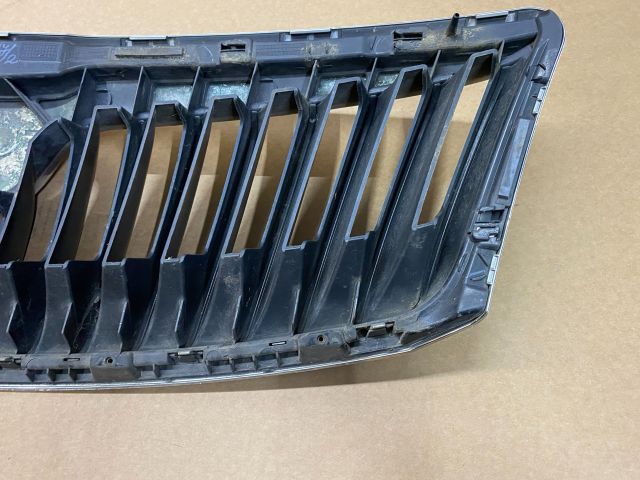 bontott SKODA OCTAVIA II Hűtőrács