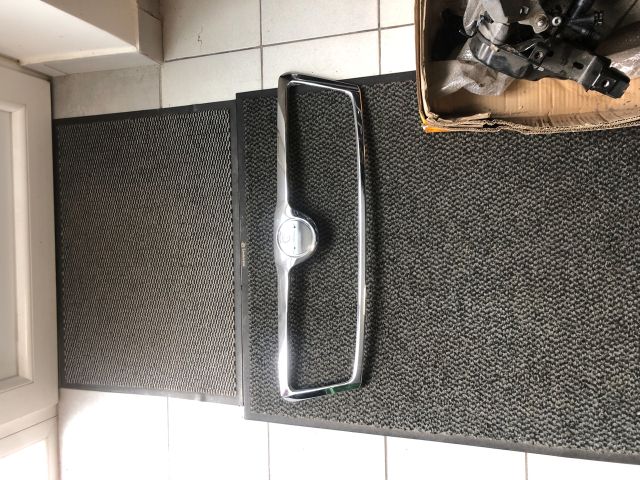 bontott SKODA OCTAVIA II Hűtőrács