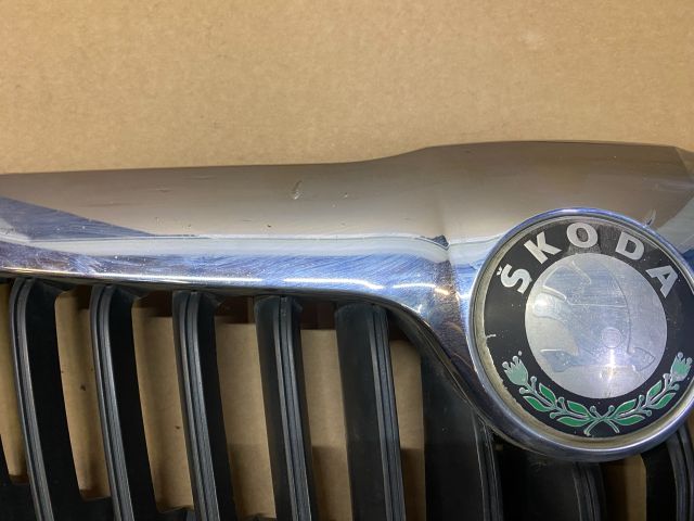 bontott SKODA OCTAVIA II Hűtőrács