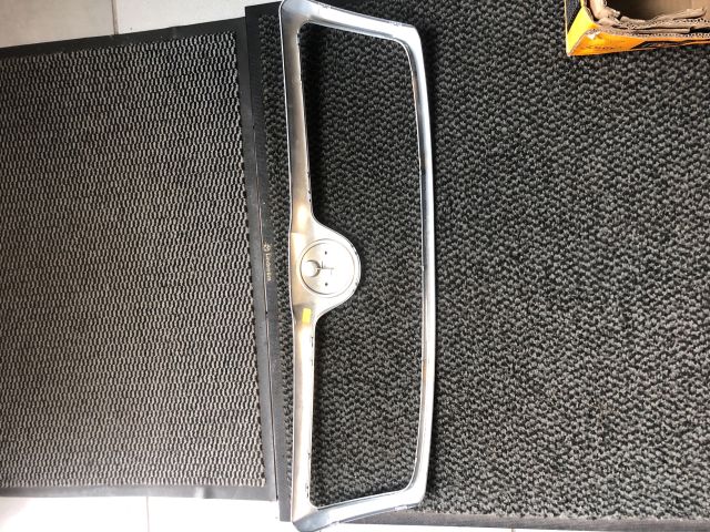 bontott SKODA OCTAVIA II Hűtőrács