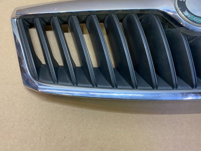 bontott SKODA OCTAVIA II Hűtőrács