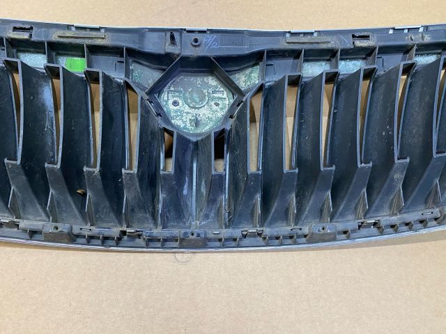 bontott SKODA OCTAVIA II Hűtőrács