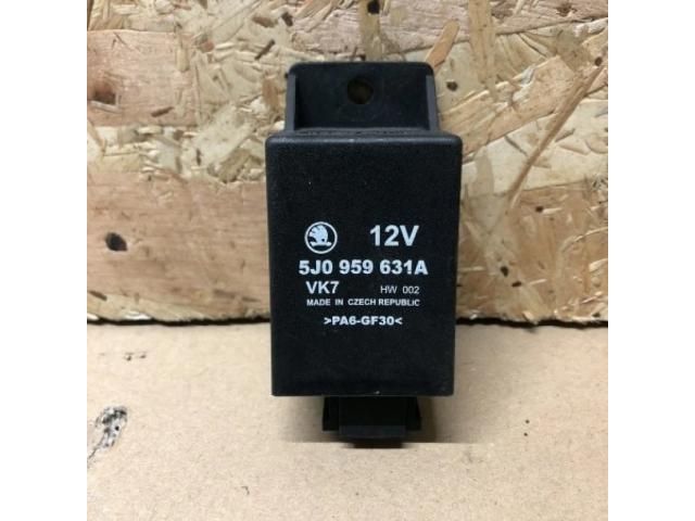 bontott SKODA OCTAVIA II Izzító Relé