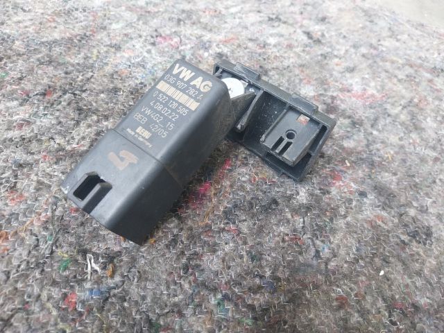 bontott SKODA OCTAVIA II Izzító Relé