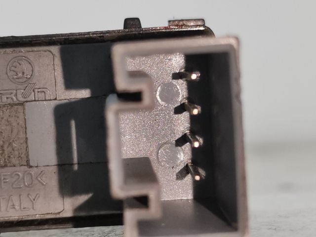 bontott SKODA OCTAVIA II Jobb első Ablakemelő Kapcsoló