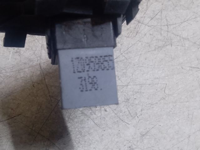 bontott SKODA OCTAVIA II Jobb első Ablakemelő Kapcsoló