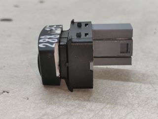 bontott SKODA OCTAVIA II Jobb első Ablakemelő Kapcsoló