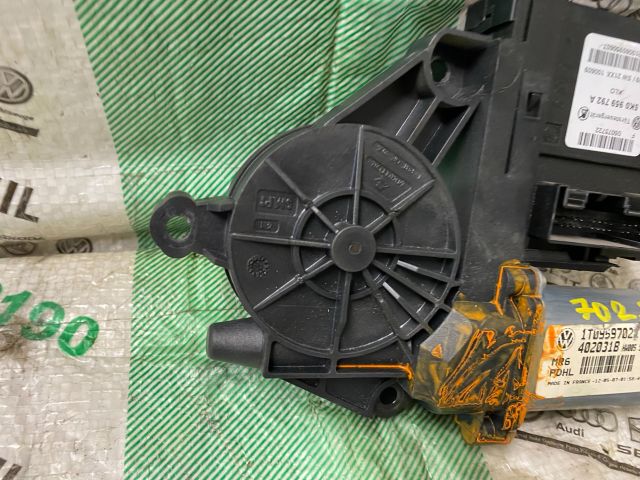 bontott SKODA OCTAVIA II Jobb első Ablakemelő Motor