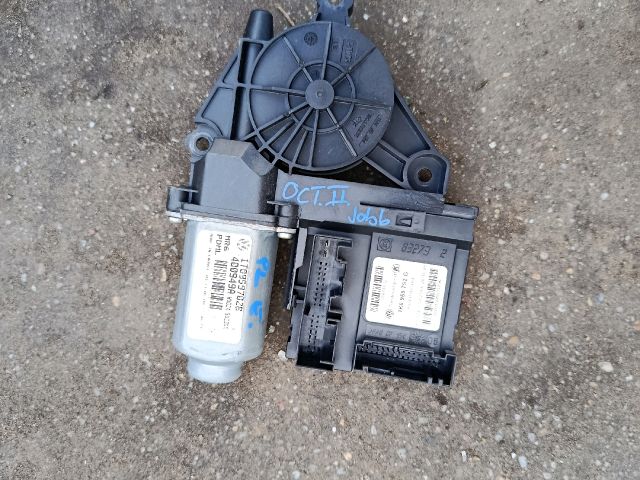 bontott SKODA OCTAVIA II Jobb első Ablakemelő Motor