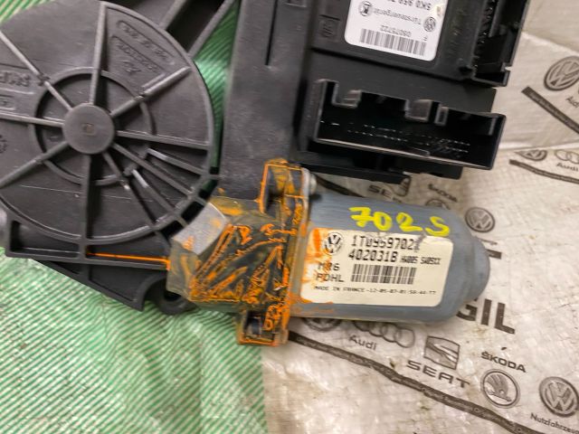 bontott SKODA OCTAVIA II Jobb első Ablakemelő Motor