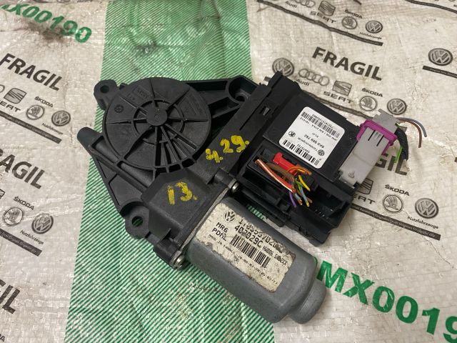 bontott SKODA OCTAVIA II Jobb első Ablakemelő Motor