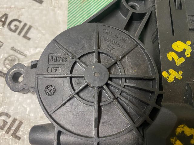 bontott SKODA OCTAVIA II Jobb első Ablakemelő Motor