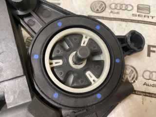 bontott SKODA OCTAVIA II Jobb első Ablakemelő Motor