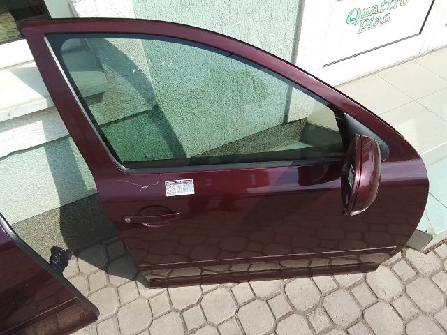 bontott SKODA OCTAVIA II Jobb első Ajtó (Részeivel)