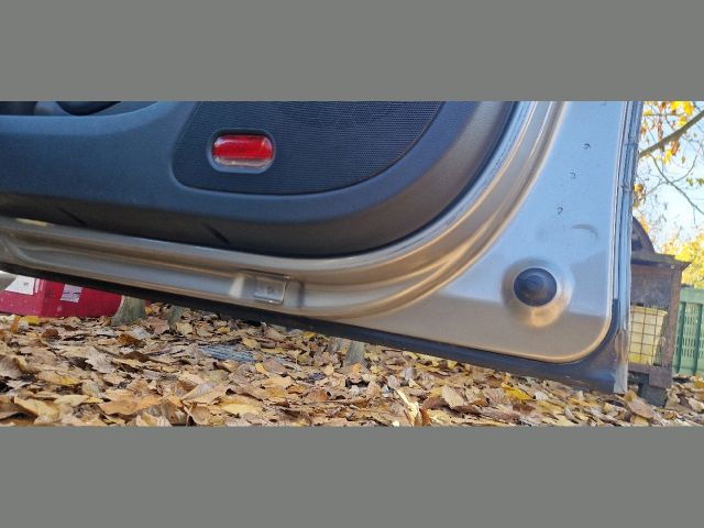 bontott SKODA OCTAVIA II Jobb első Ajtó (Részeivel)