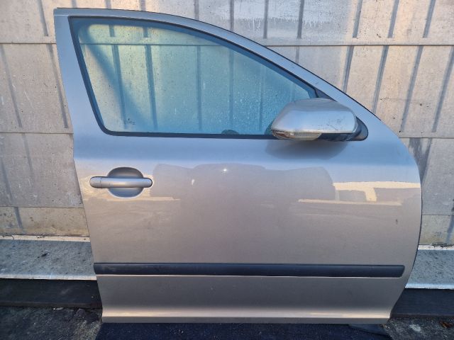 bontott SKODA OCTAVIA II Jobb első Ajtó (Részeivel)