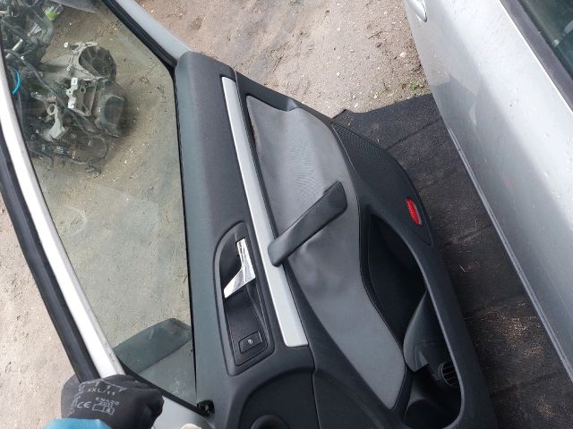 bontott SKODA OCTAVIA II Jobb első Ajtó (Részeivel)