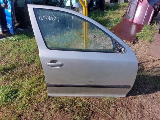 bontott SKODA OCTAVIA II Jobb első Ajtó (Részeivel)