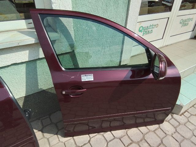 bontott SKODA OCTAVIA II Jobb első Ajtó (Részeivel)