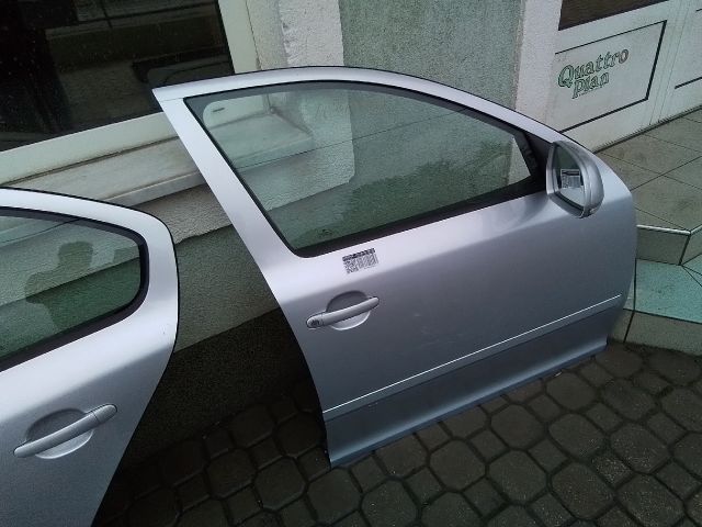 bontott SKODA OCTAVIA II Jobb első Ajtó (Részeivel)