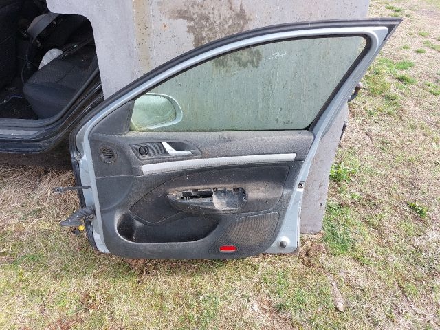 bontott SKODA OCTAVIA II Jobb első Ajtó (Részeivel)