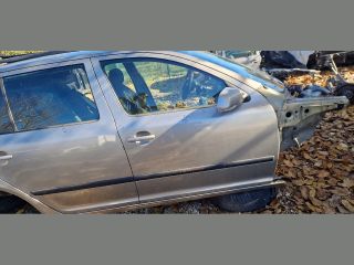 bontott SKODA OCTAVIA II Jobb első Ajtó (Részeivel)